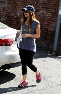 LEAVING_THE_GYM_IN_LOS_ANGELES_21-03-2014_30.jpg