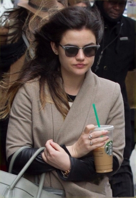 LUCY_AND_ASHLEY_LEAVING_THEIR_HOTEL_IN_NEW_YORK_19-03-2014_02.jpg