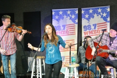 987wmzq220114-001.jpg