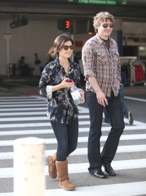 ArrivesOnLAX2012-02.jpg