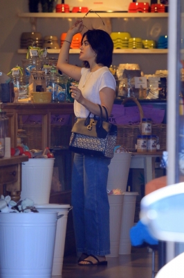 HQ
