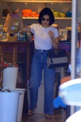 HQ
