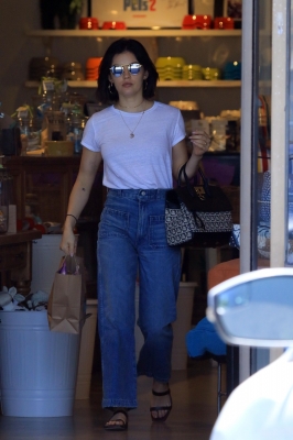 HQ
