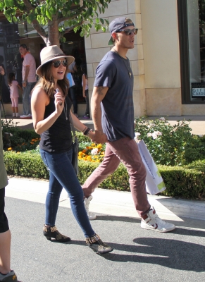 July29thShoppingAtTheGrove2012-002.jpg