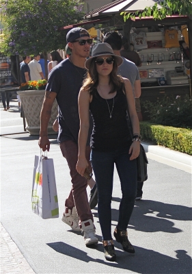 July29thShoppingAtTheGrove2012-003.jpg