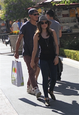 July29thShoppingAtTheGrove2012-004.jpg