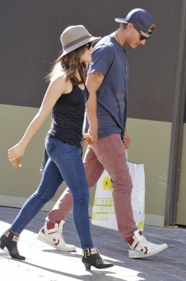 July29thShoppingAtTheGrove2012-007.jpg