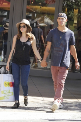 July29thShoppingAtTheGrove2012-010.jpg