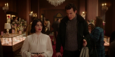 Katy_Keene_S01E10_Chapter_Ten_Gloria_1080p_AMZN_WEB-DL_DDP5_1_H_264-KiNGS_1153.jpg