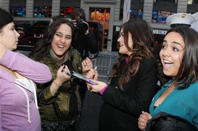 KissesForTheTroops2011-38.jpg