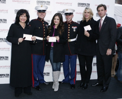 KissesForTheTroops2011-67.jpg