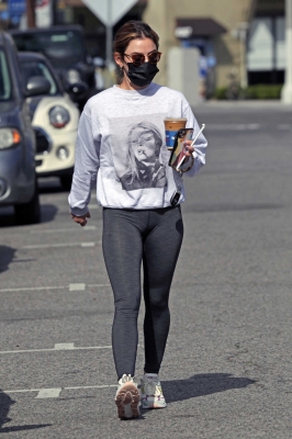 LucyH030321-014.jpg