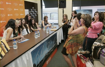 PLLBookSigning2010-004.jpg