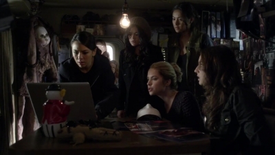 PLL_S04E01_720p_JACK_Up_DownloadSeriesHere_0567.jpg