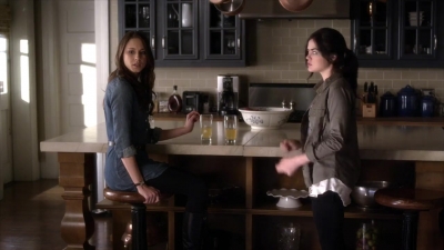 PLL_S04E02_720p_JACK_Up_DownloadSeriesHere_2090.jpg