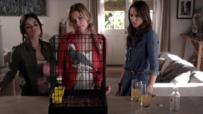 PLL_S04E02_720p_JACK_Up_DownloadSeriesHere_2117.jpg