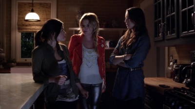 PLL_S04E02_720p_JACK_Up_DownloadSeriesHere_2505.jpg