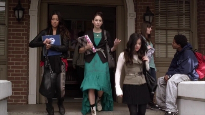 PLL_S04E03_720p_JACK_Up_DownloadSeriesHere_0913.jpg