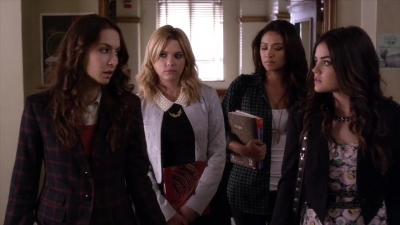 PLL_S04E10_720p_JACK_Up_DownloadSeriesHere_0070.jpg