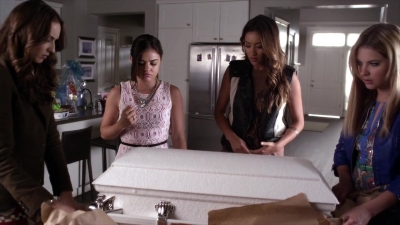 PLL_S04E12_720p_JACK_Up_DownloadSeriesHere_0500.jpg