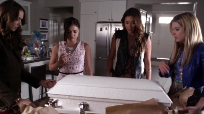 PLL_S04E12_720p_JACK_Up_DownloadSeriesHere_0501.jpg