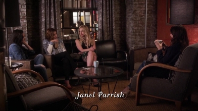 Pretty_Little_Liars_S06E11_Of_Late_I_Think_of_Rosewood_720p_WEB-DL_DD5_1_H_264-NTb_0429.jpg