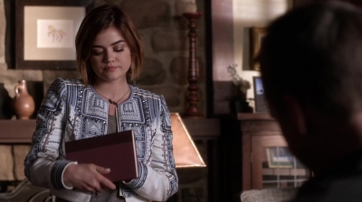 Pretty_Little_Liars_S06E11_Of_Late_I_Think_of_Rosewood_720p_WEB-DL_DD5_1_H_264-NTb_0650.jpg
