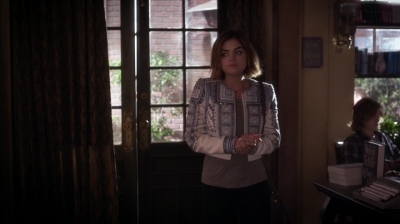 Pretty_Little_Liars_S06E11_Of_Late_I_Think_of_Rosewood_720p_WEB-DL_DD5_1_H_264-NTb_0790.jpg