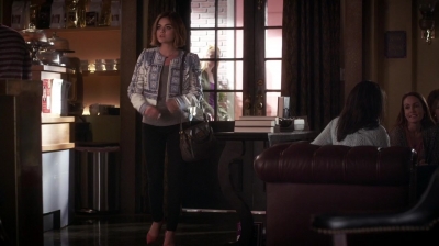 Pretty_Little_Liars_S06E11_Of_Late_I_Think_of_Rosewood_720p_WEB-DL_DD5_1_H_264-NTb_0800.jpg
