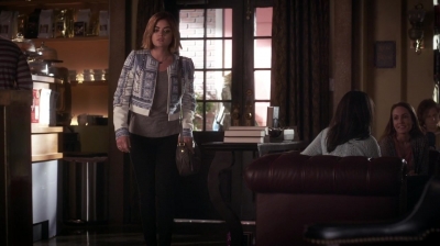 Pretty_Little_Liars_S06E11_Of_Late_I_Think_of_Rosewood_720p_WEB-DL_DD5_1_H_264-NTb_0801.jpg