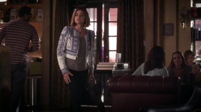 Pretty_Little_Liars_S06E11_Of_Late_I_Think_of_Rosewood_720p_WEB-DL_DD5_1_H_264-NTb_0802.jpg