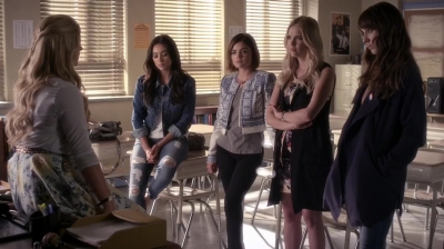 Pretty_Little_Liars_S06E11_Of_Late_I_Think_of_Rosewood_720p_WEB-DL_DD5_1_H_264-NTb_1034.jpg
