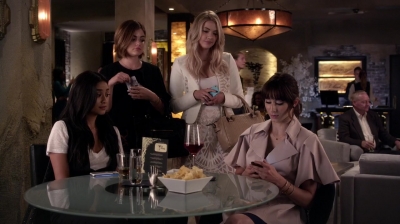 Pretty_Little_Liars_S06E11_Of_Late_I_Think_of_Rosewood_720p_WEB-DL_DD5_1_H_264-NTb_1734.jpg