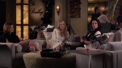 Pretty_Little_Liars_S06E11_Of_Late_I_Think_of_Rosewood_720p_WEB-DL_DD5_1_H_264-NTb_1765.jpg