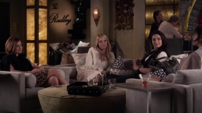 Pretty_Little_Liars_S06E11_Of_Late_I_Think_of_Rosewood_720p_WEB-DL_DD5_1_H_264-NTb_1766.jpg