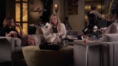 Pretty_Little_Liars_S06E11_Of_Late_I_Think_of_Rosewood_720p_WEB-DL_DD5_1_H_264-NTb_1796.jpg