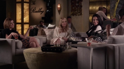 Pretty_Little_Liars_S06E11_Of_Late_I_Think_of_Rosewood_720p_WEB-DL_DD5_1_H_264-NTb_1813.jpg