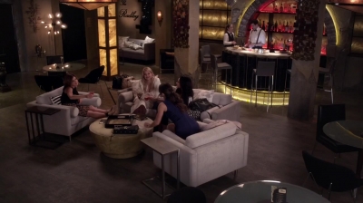 Pretty_Little_Liars_S06E11_Of_Late_I_Think_of_Rosewood_720p_WEB-DL_DD5_1_H_264-NTb_1903.jpg