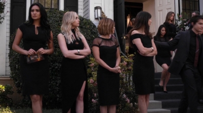 Pretty_Little_Liars_S06E11_Of_Late_I_Think_of_Rosewood_720p_WEB-DL_DD5_1_H_264-NTb_2429.jpg
