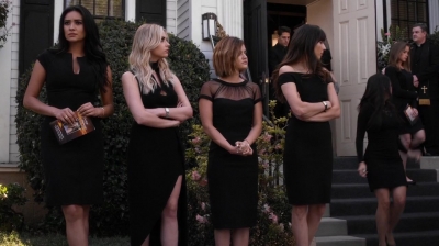 Pretty_Little_Liars_S06E11_Of_Late_I_Think_of_Rosewood_720p_WEB-DL_DD5_1_H_264-NTb_2430.jpg