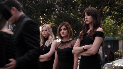 Pretty_Little_Liars_S06E11_Of_Late_I_Think_of_Rosewood_720p_WEB-DL_DD5_1_H_264-NTb_2439.jpg