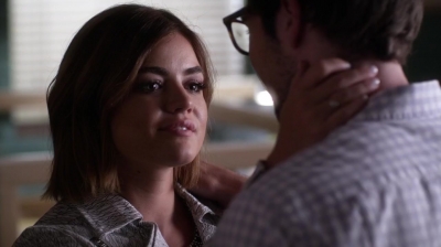 Pretty_Little_Liars_S06E12_Charlotte_s_Web_720p_WEB-DL_DD5_1_H_264-NTb_0828.jpg