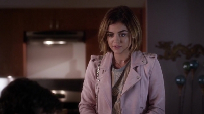 Pretty_Little_Liars_S06E12_Charlotte_s_Web_720p_WEB-DL_DD5_1_H_264-NTb_1739.jpg