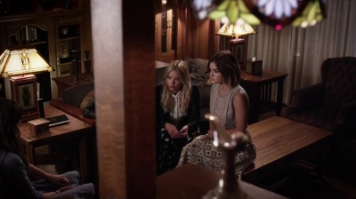 Pretty_Little_Liars_S06E12_Charlotte_s_Web_720p_WEB-DL_DD5_1_H_264-NTb_2154.jpg