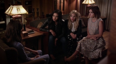 Pretty_Little_Liars_S06E12_Charlotte_s_Web_720p_WEB-DL_DD5_1_H_264-NTb_2161.jpg