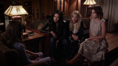 Pretty_Little_Liars_S06E12_Charlotte_s_Web_720p_WEB-DL_DD5_1_H_264-NTb_2162.jpg