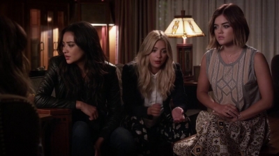 Pretty_Little_Liars_S06E12_Charlotte_s_Web_720p_WEB-DL_DD5_1_H_264-NTb_2167.jpg