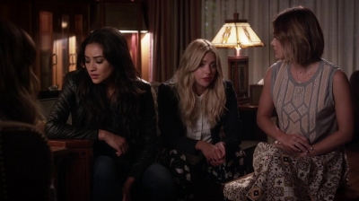 Pretty_Little_Liars_S06E12_Charlotte_s_Web_720p_WEB-DL_DD5_1_H_264-NTb_2168.jpg