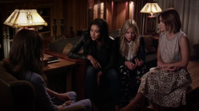 Pretty_Little_Liars_S06E12_Charlotte_s_Web_720p_WEB-DL_DD5_1_H_264-NTb_2176.jpg