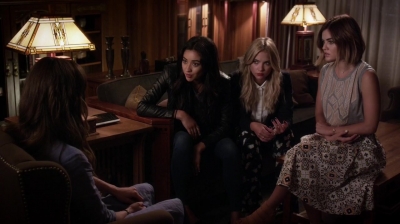 Pretty_Little_Liars_S06E12_Charlotte_s_Web_720p_WEB-DL_DD5_1_H_264-NTb_2177.jpg